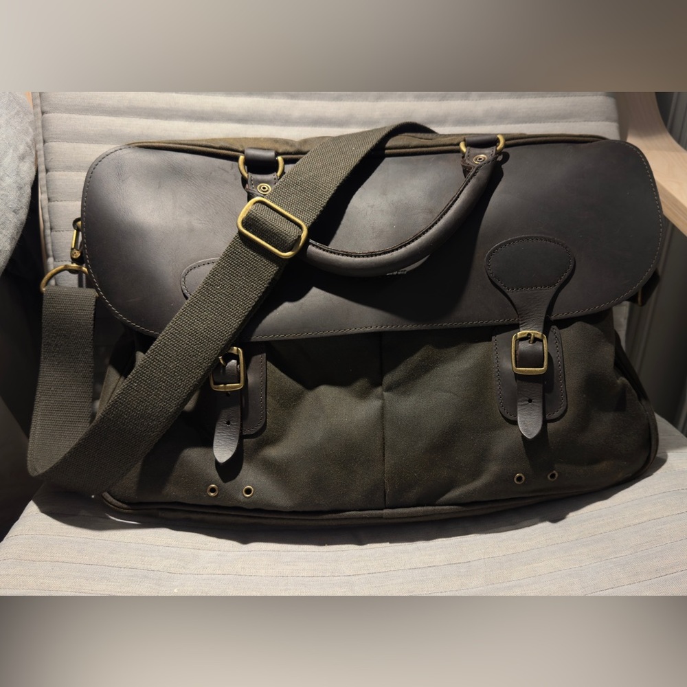 Barbour waxed canvas messenger bag 
(Pristine mint condition)